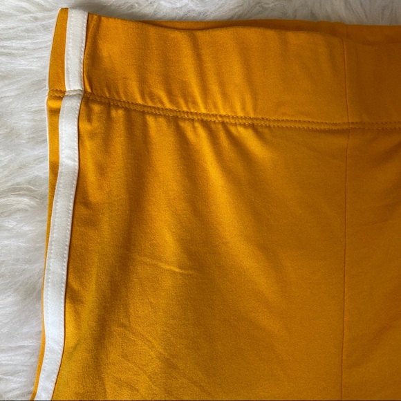 🔥SOLD🔥 Marci Varsity Stripe Leggings Golden Yellow XS - Picture 3 of 14